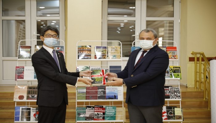 Посол Японии вручил БГУ дар Фонда Ниппона