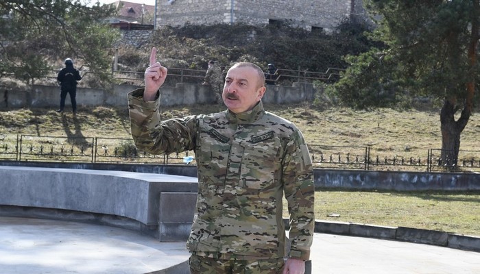 Prezident: "Ermənistan ordusunda 10 min fərari ola-ola, Azərbaycan Ordusunda bir nəfər də döyüş meydanından qaçmırdı"