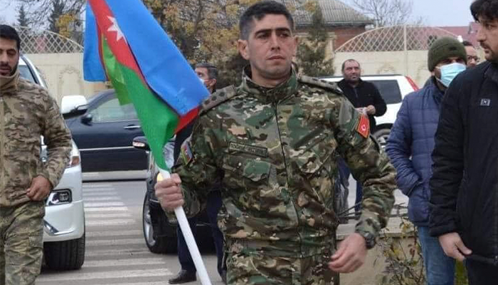Qarabağ qazisi Cəlilabad polis rəisinin müavini Rövşən Quliyev tərəfindən döyüldüyünü iddia edir