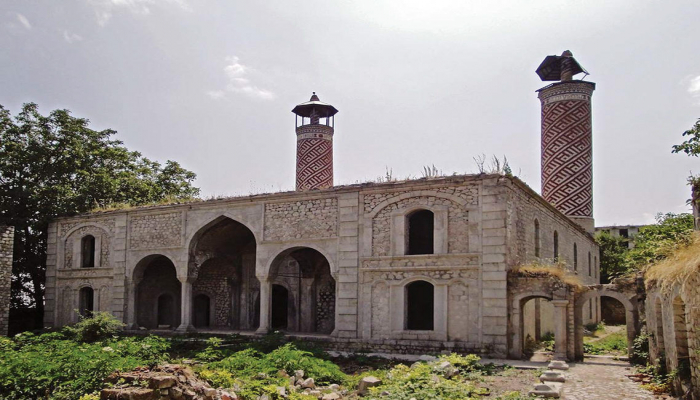 Армяне уничтожают древние албанские памятники Азербайджана - историк