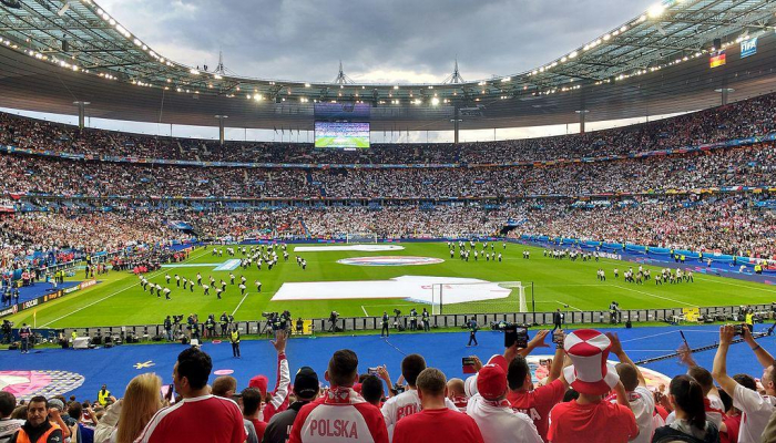 Власти Германии разрешили футбольным клубам заполнять стадионы на 20%