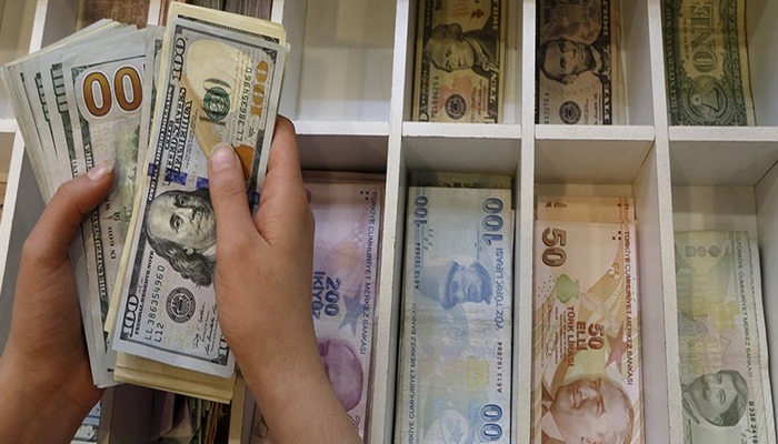Türk lirası dolar karşısında değer kaybetmeye devam ediyor