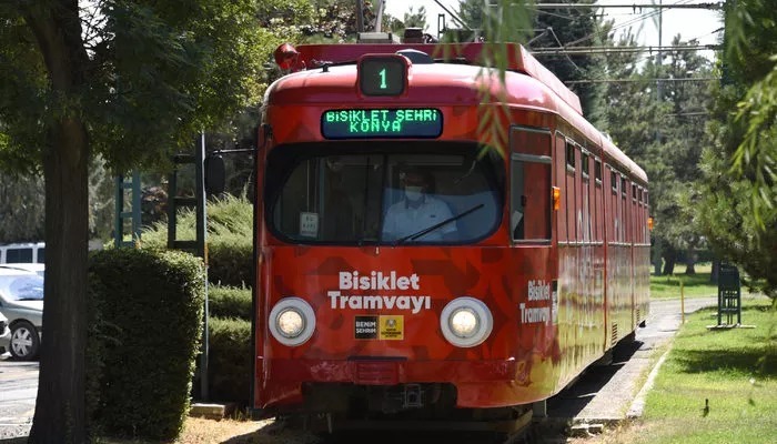 Türkiye’de bir ilk! Konya’da bisiklet tramvayı raylarda